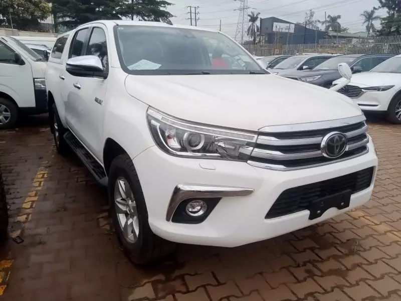 Toyota Hilux   - 2017