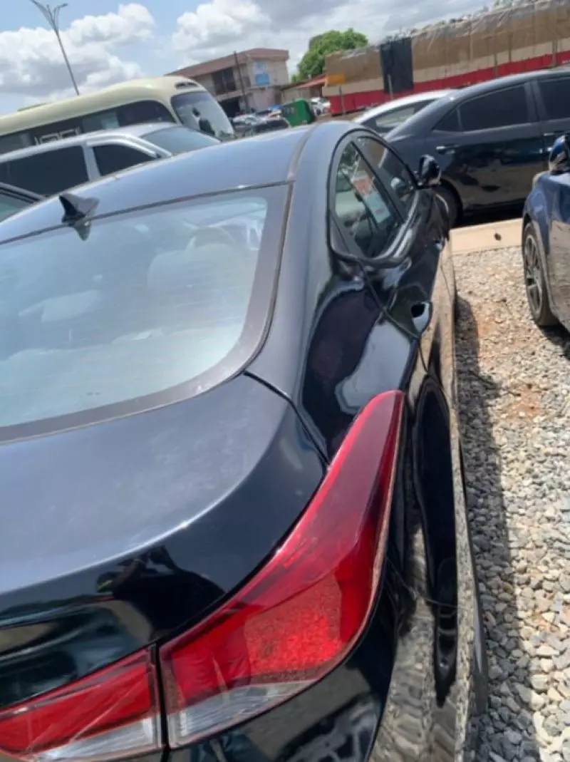 Hyundai Elantra   - 2015
