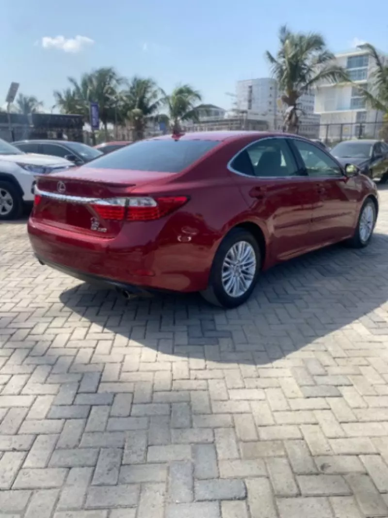 Lexus ES   - 2010