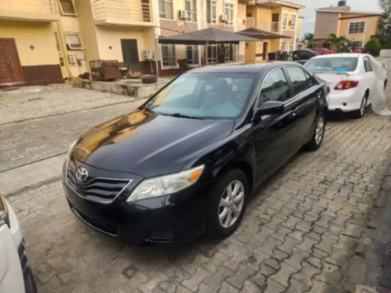 Toyota Camry   - 2011