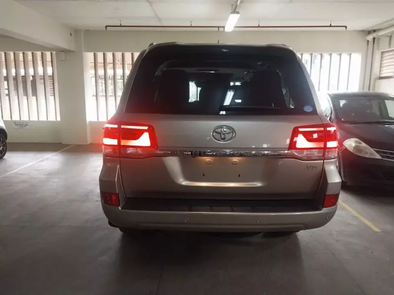 TOYOTA Landcruiser  V8   - 2017