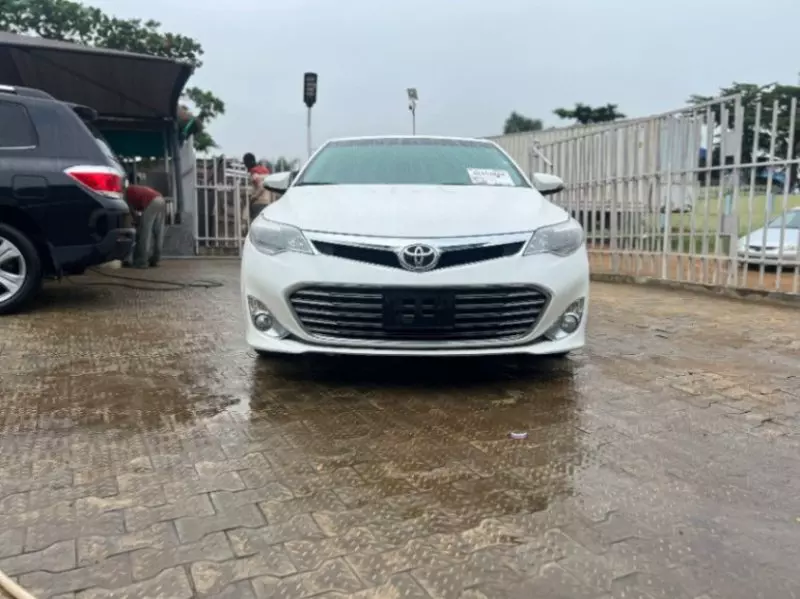 Toyota Avalon   - 2013