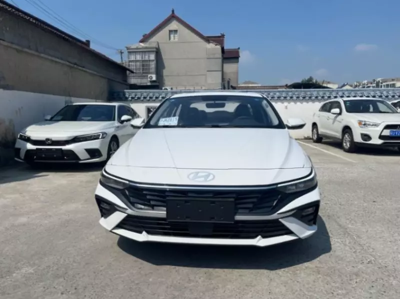 Hyundai Elantra - 2025