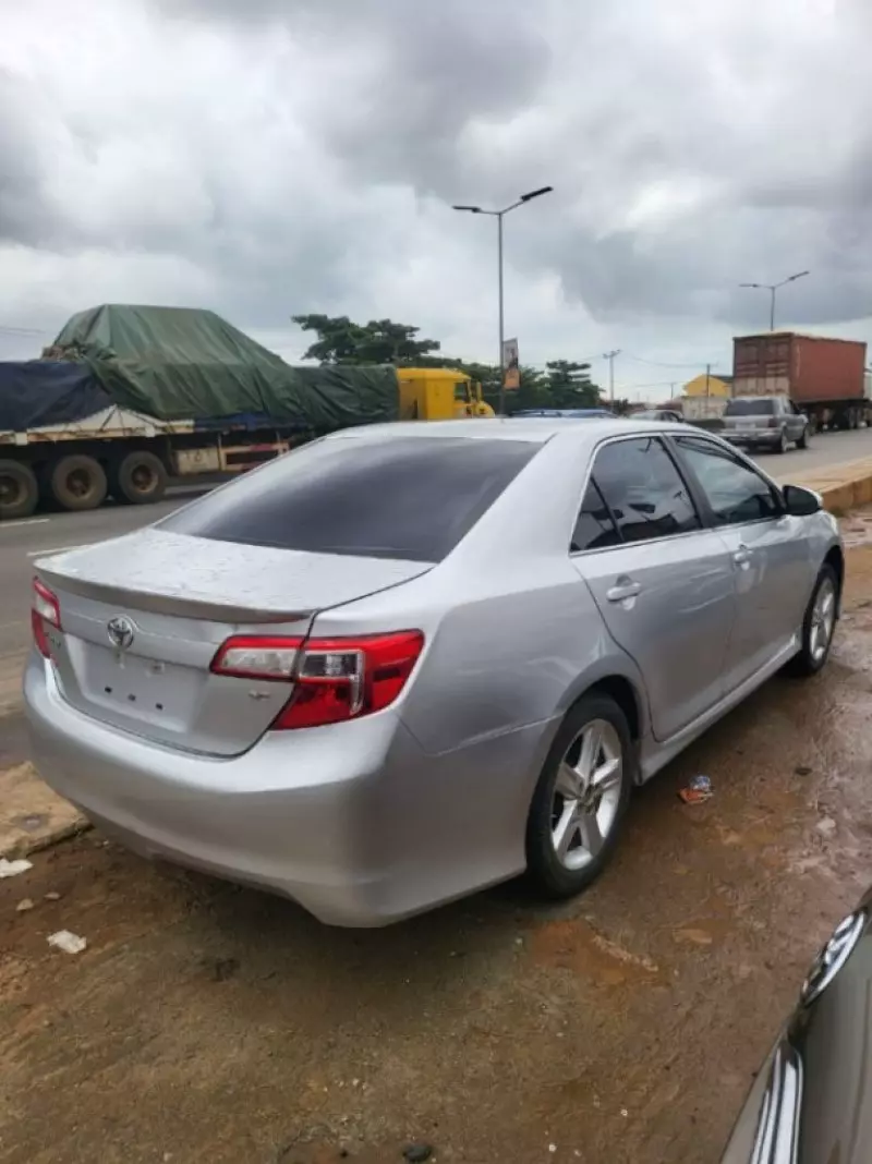 Toyota Camry   - 2014