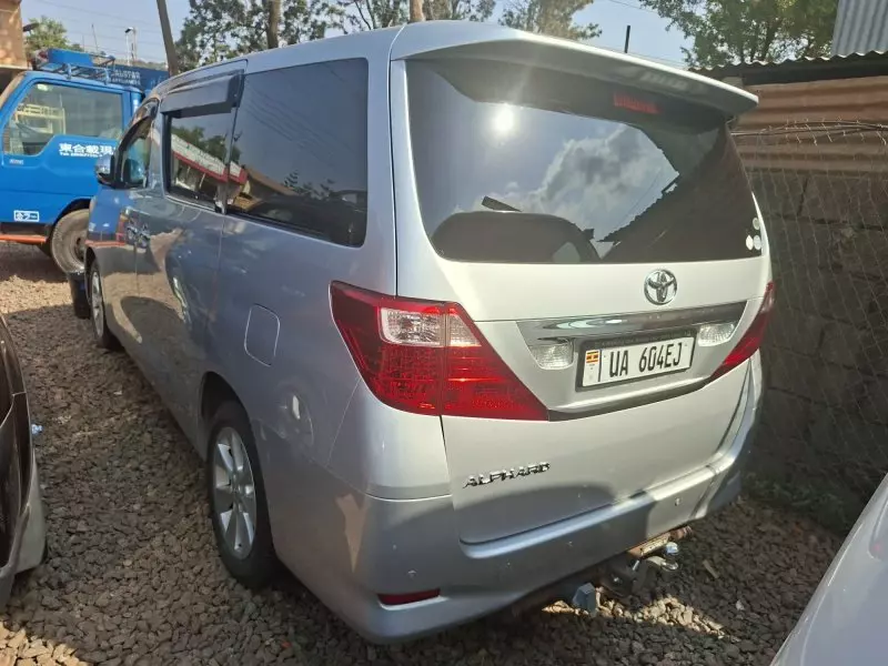 Toyota Alphard   - 2010