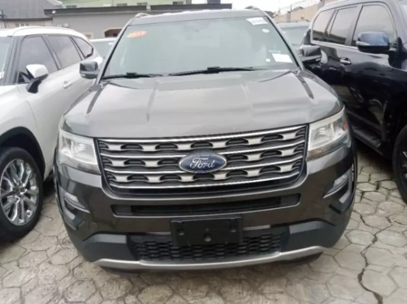 Ford Explorer   - 2017