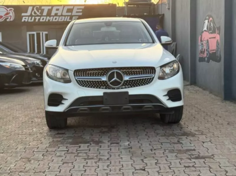 Mercedes-Benz GLC 300   - 2017