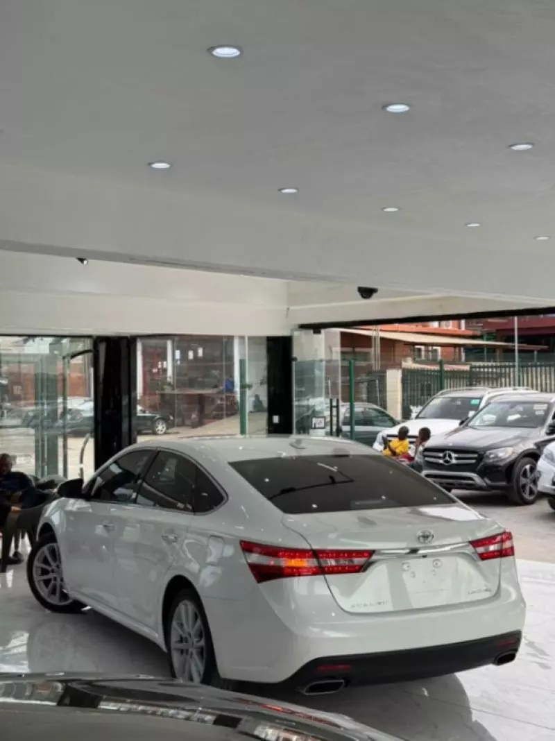 Toyota Avalon   - 2013