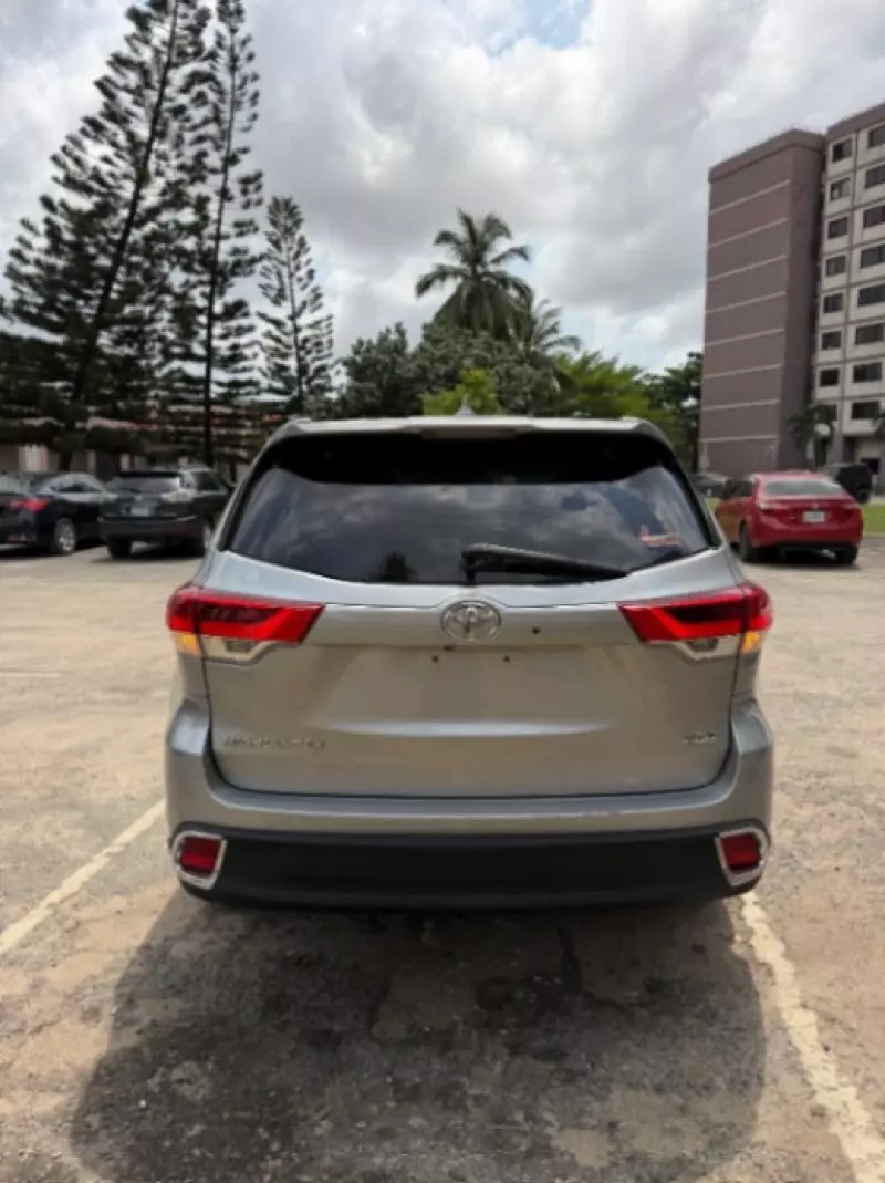 Toyota Highlander   - 2015
