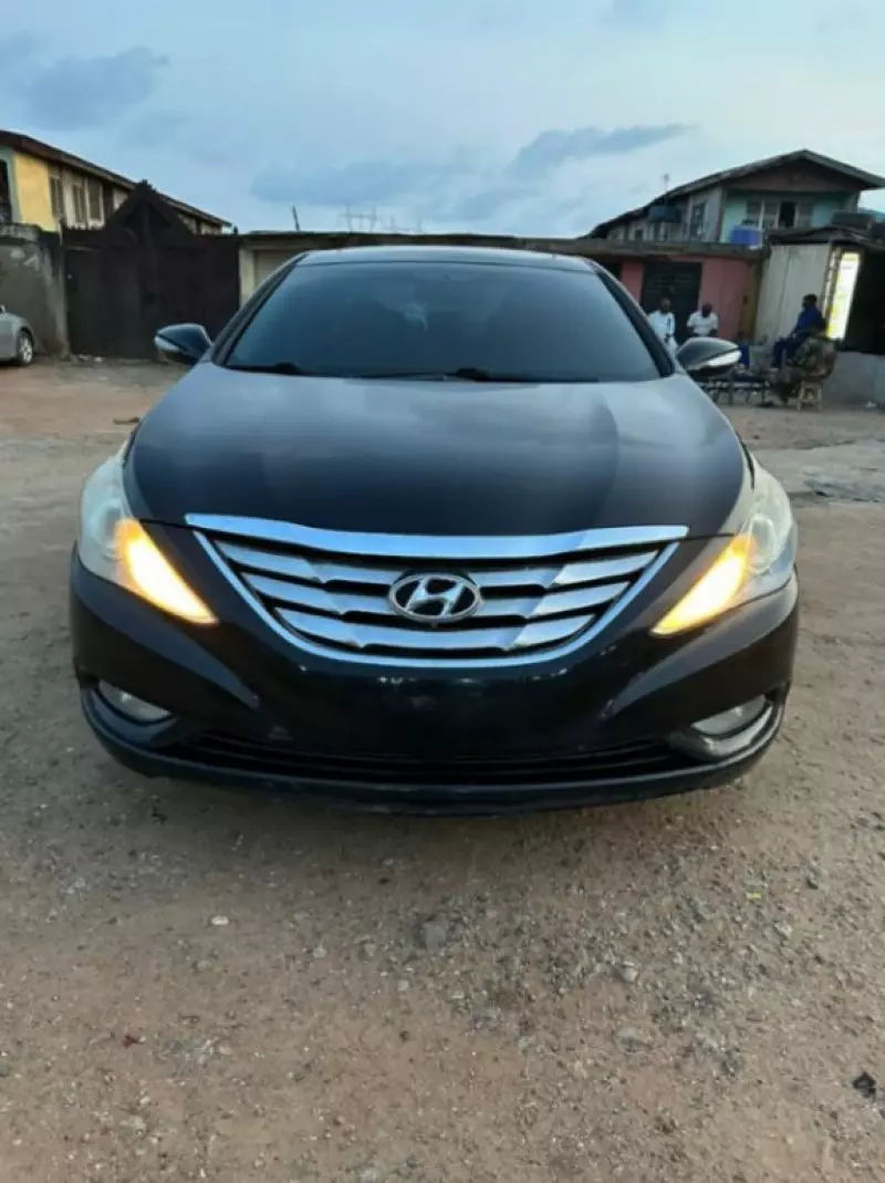 Hyundai Sonata   - 2013