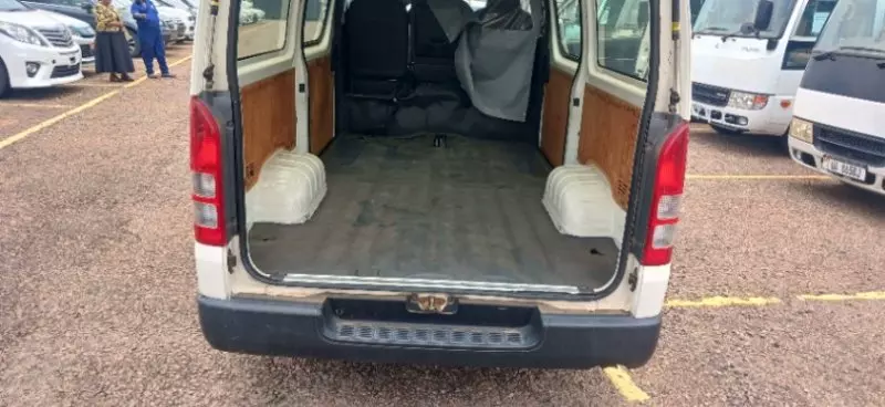 Toyota Hiace   - 2013