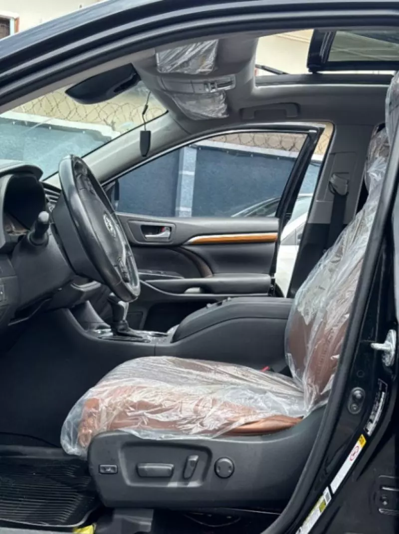 Toyota Highlander   - 2017