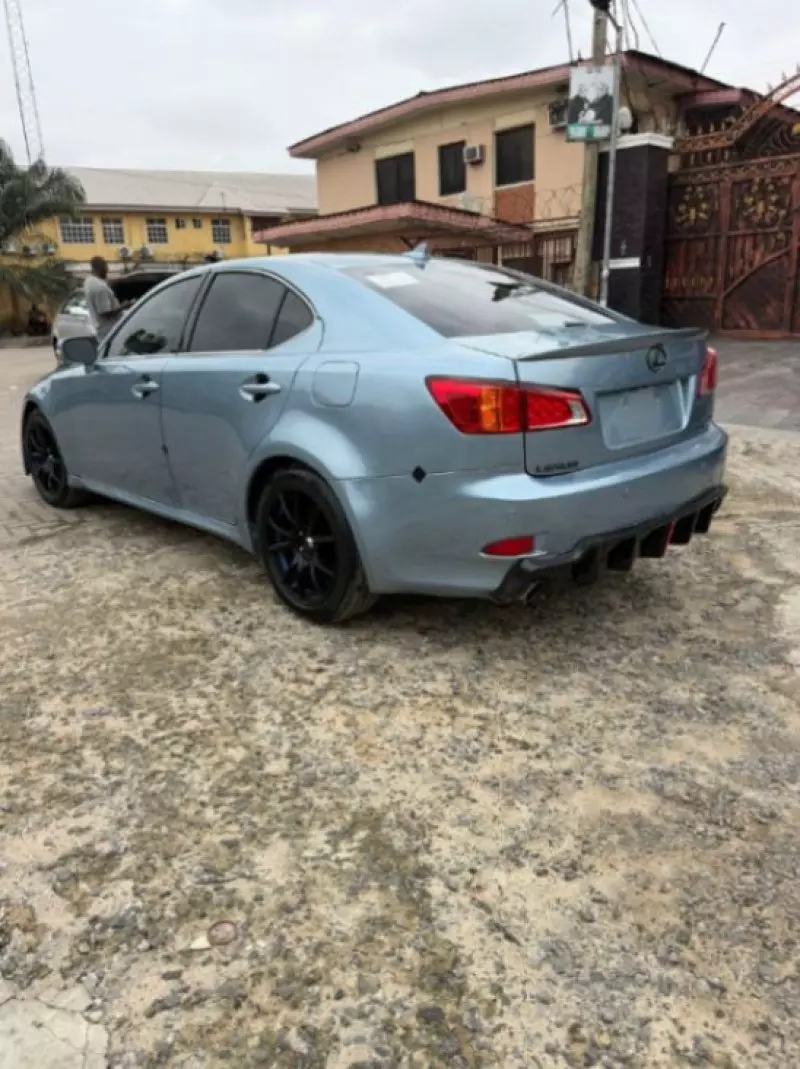 Lexus IS   - 2010