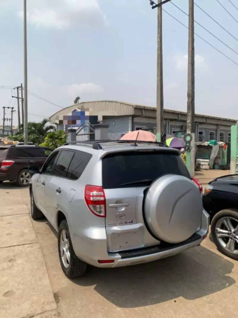 Toyota RAV 4   - 2010