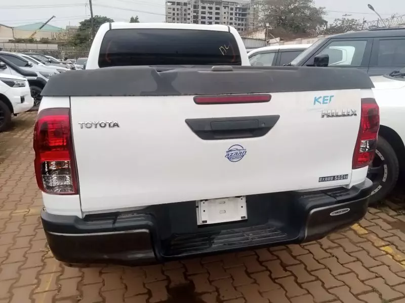 Toyota Hilux   - 2017