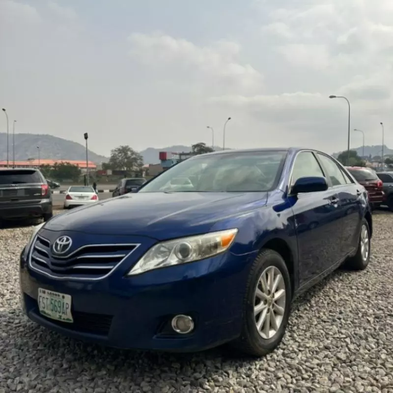 Toyota Camry   - 2010