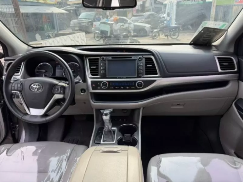 Toyota Highlander   - 2016