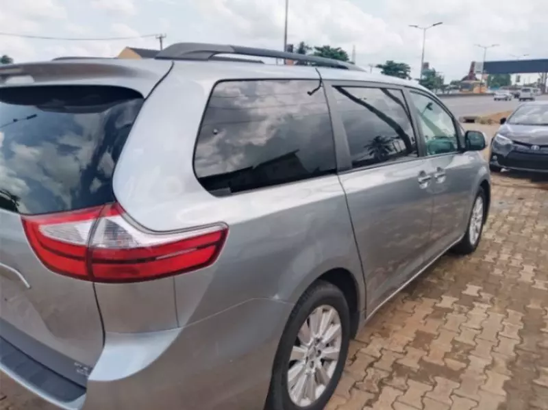 Toyota Sienna   - 2015
