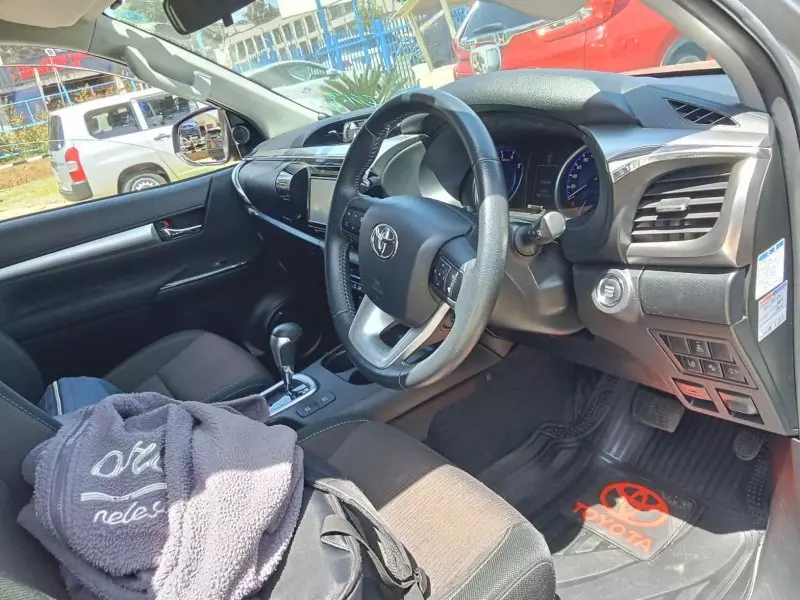 Toyota Hilux   - 2018