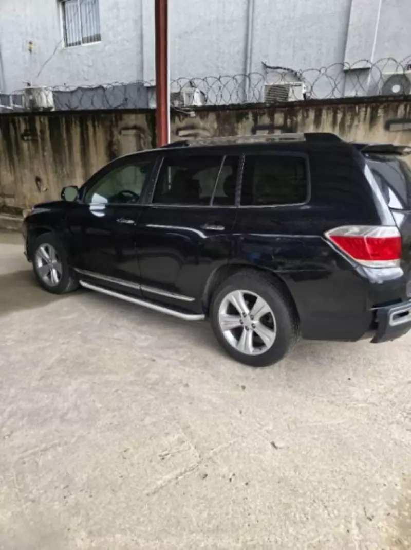 Toyota Highlander   - 2012