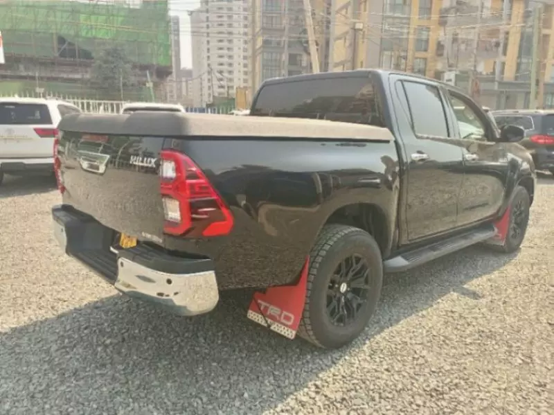 TOYOTA Hilux   - 2021