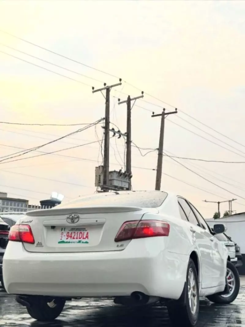 Toyota Camry - 2009