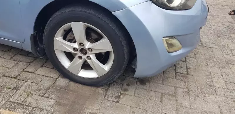 Hyundai Elantra   - 2012
