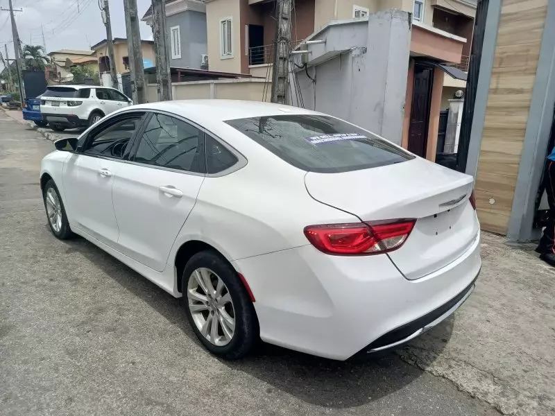 Chrysler 200   - 2015