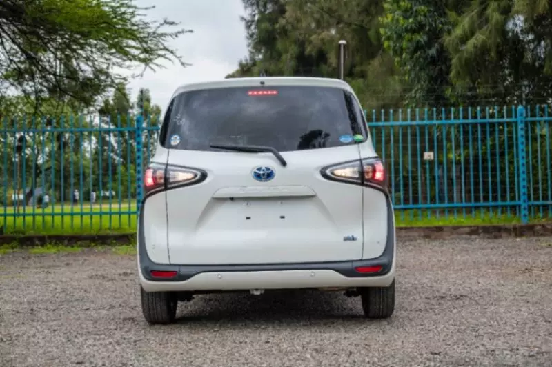 Toyota Sienta   - 2019
