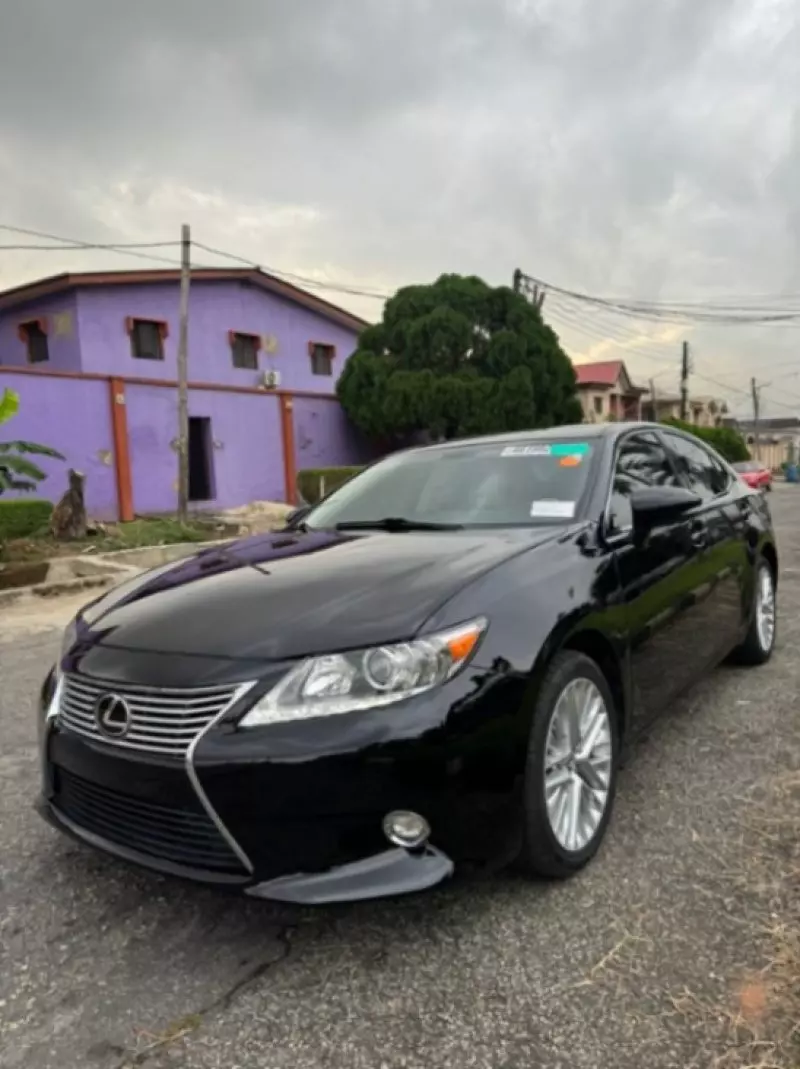 Lexus ES   - 2014