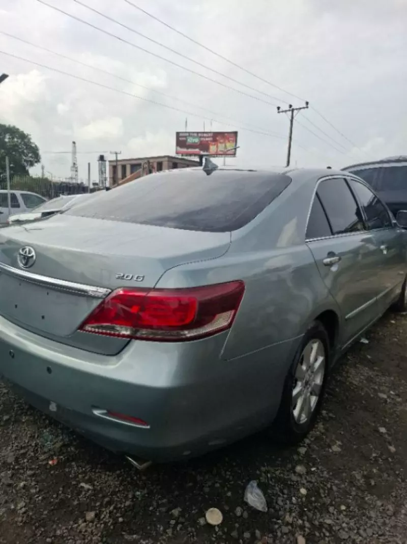 Toyota Camry - 2010