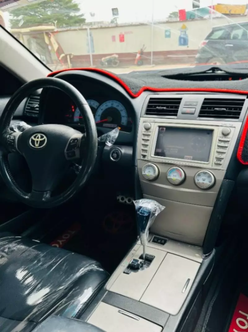 Toyota Camry   - 2010