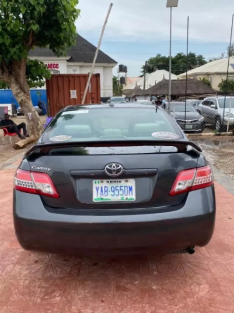 Toyota Camry   - 2010