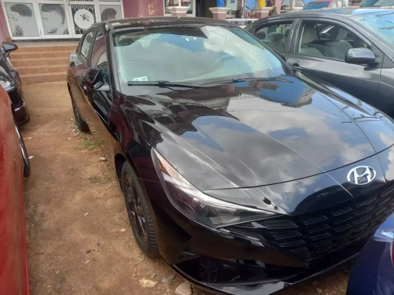 Hyundai Elantra   - 2021
