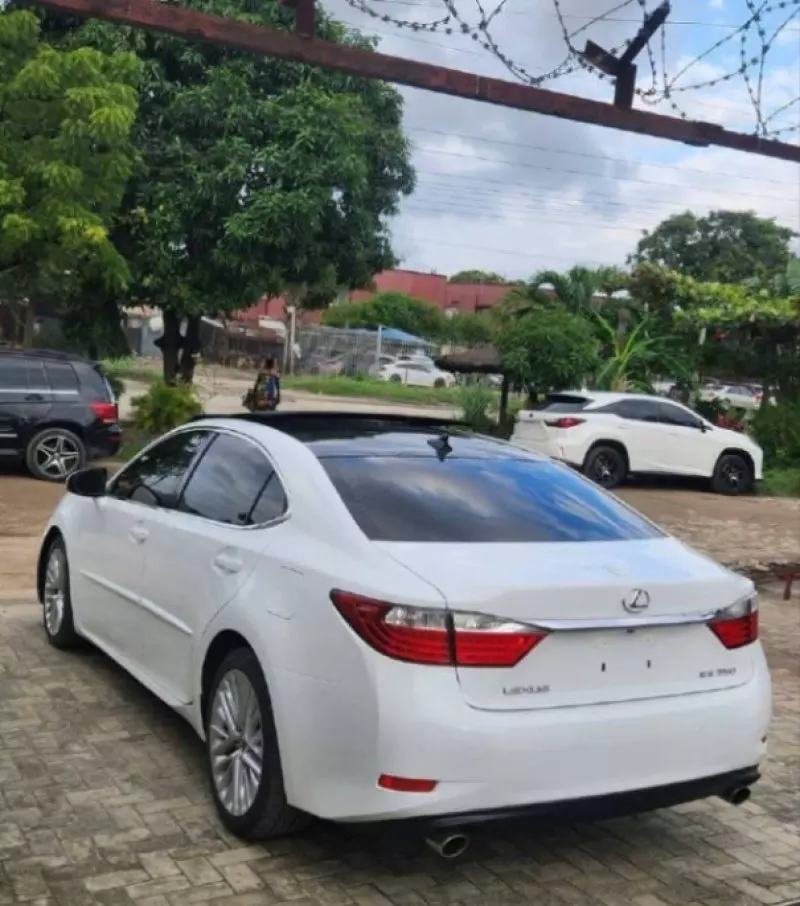 Lexus ES   - 2013