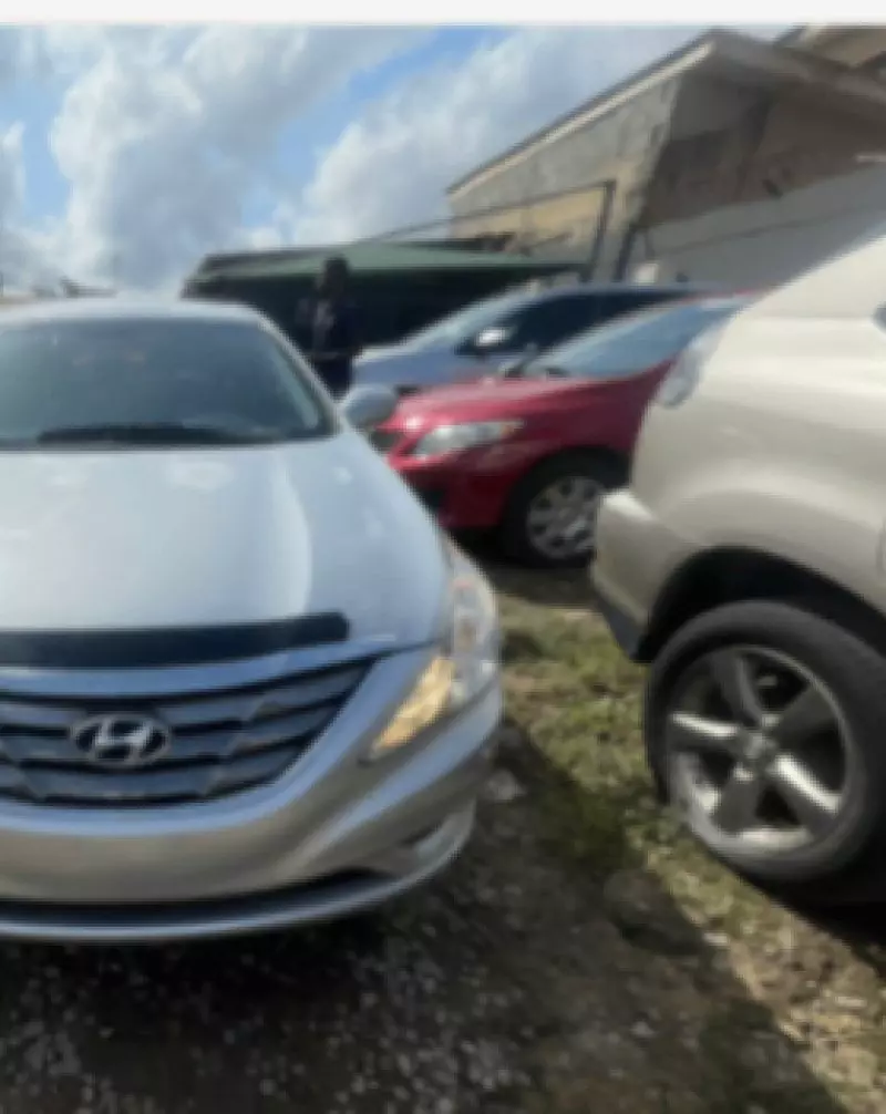 Hyundai Sonata   - 2011