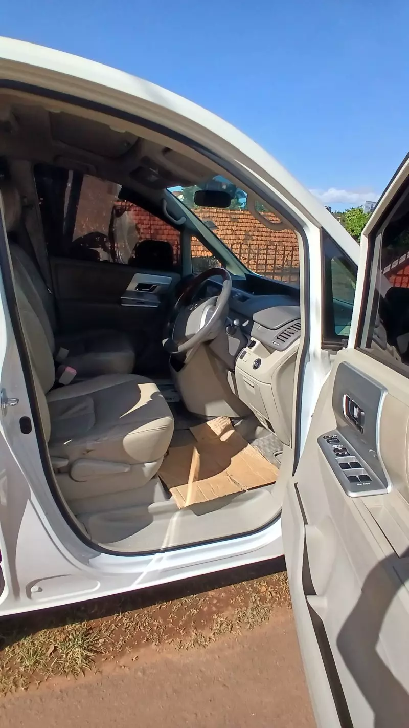 Toyota Noah - 2010