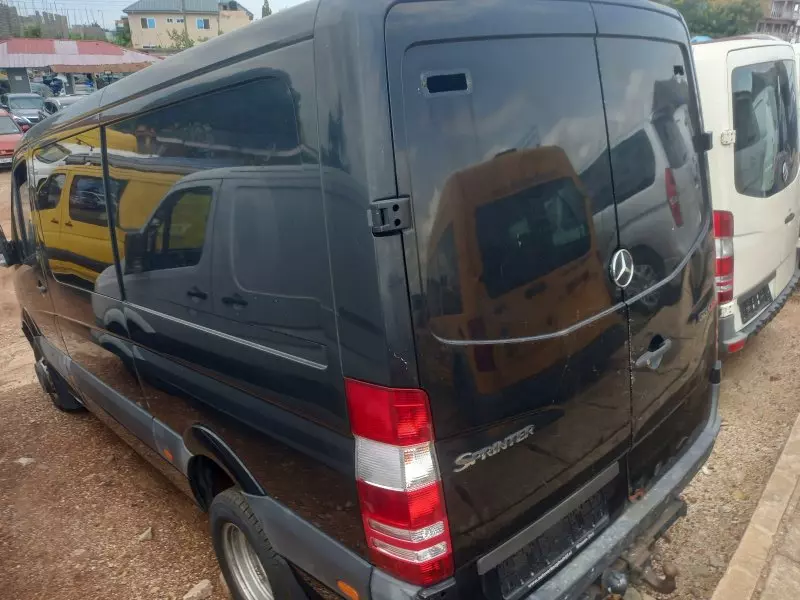 Mercedes-Benz Sprinter   - 2011