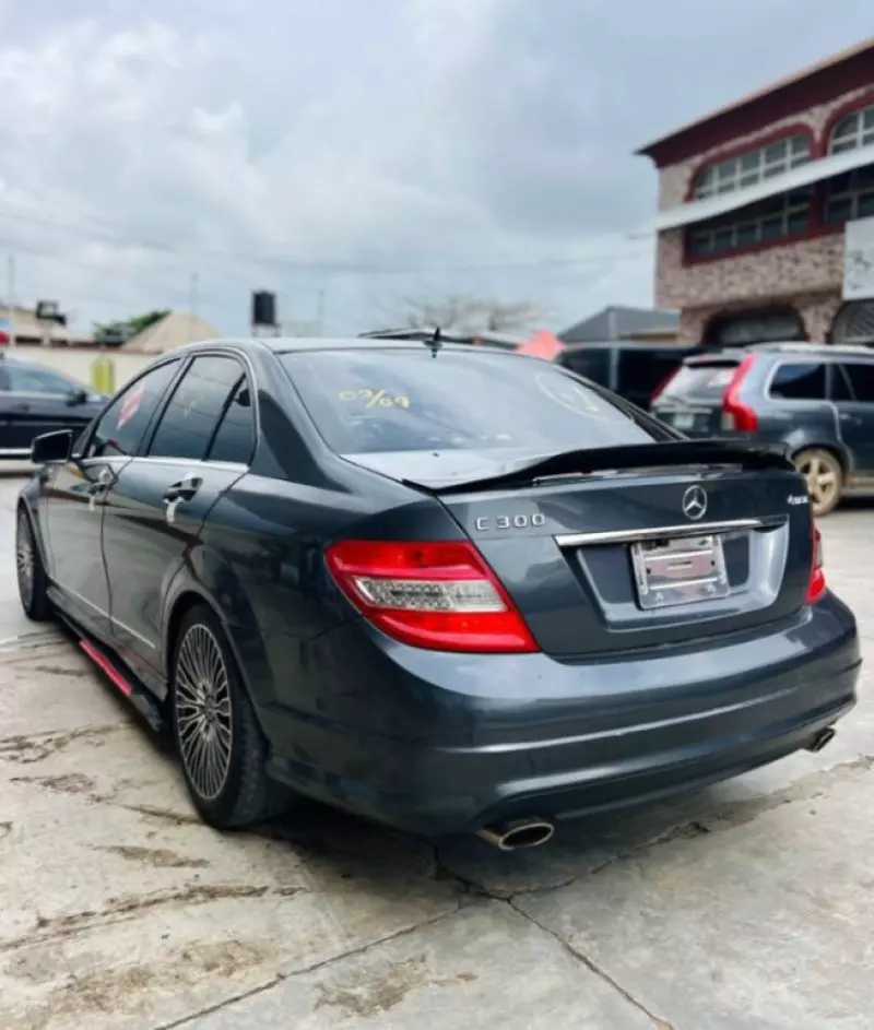 Mercedes-Benz C-Class - 2009