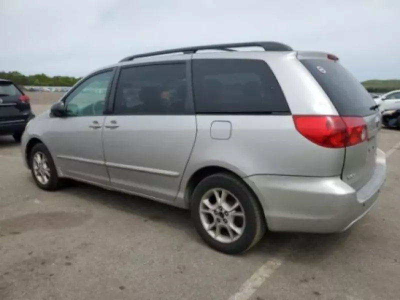 Toyota Sienna   - 2006