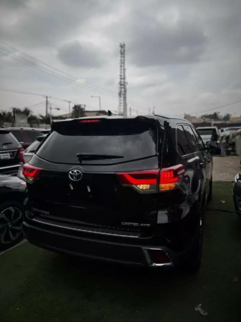 Toyota Highlander   - 2018