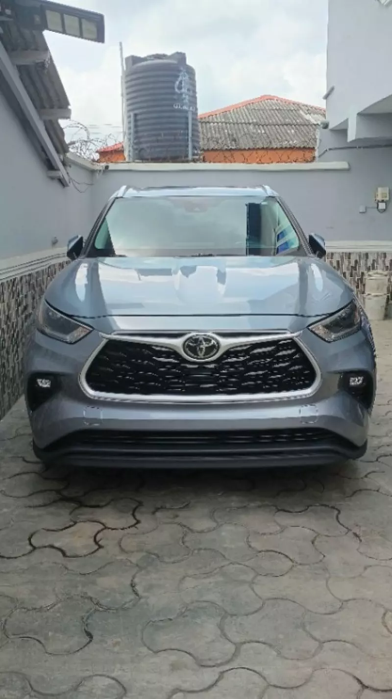 Toyota Highlander   - 2021