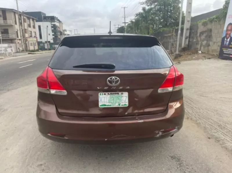 Toyota Venza   - 2012