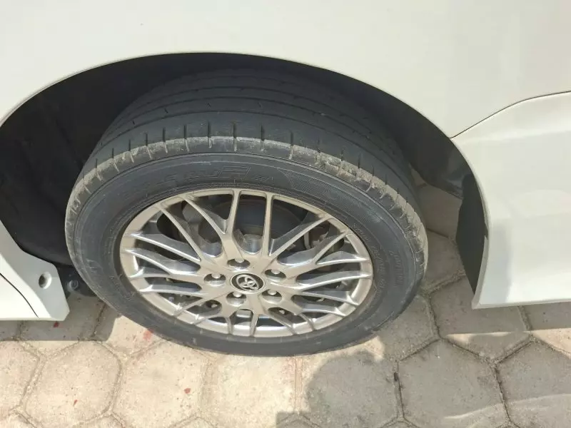 Toyota Noah Hybrid   - 2016
