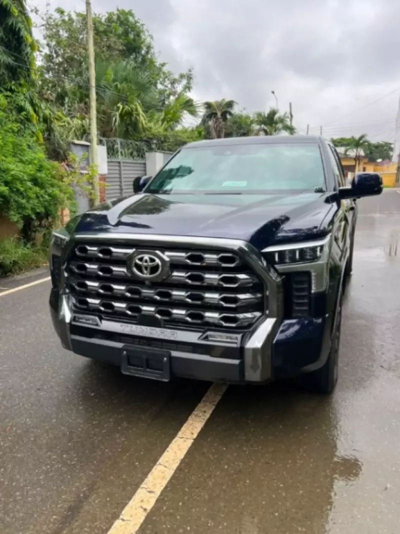 TOYOTA Tundra   - 2023
