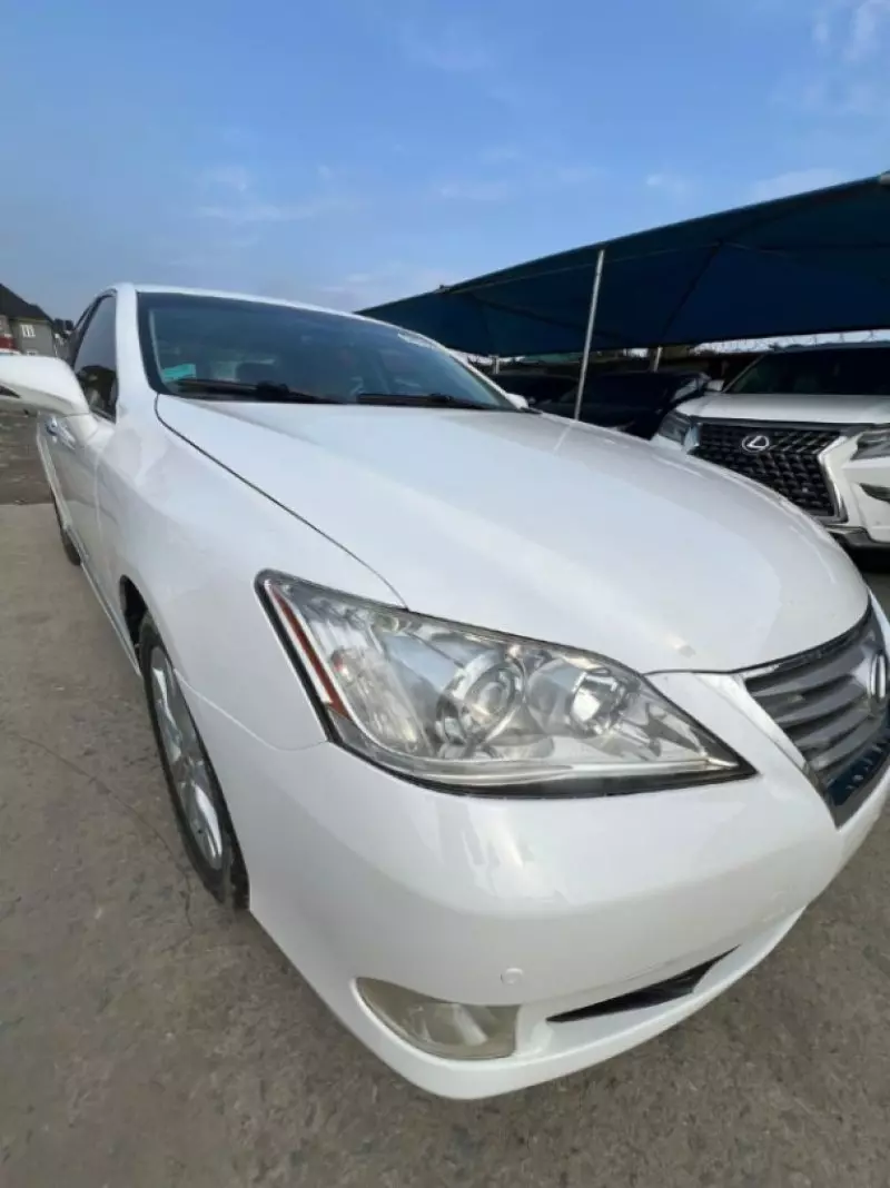 Lexus ES 350   - 2011