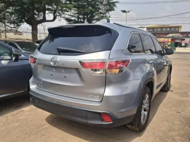 Toyota Highlander   - 2015