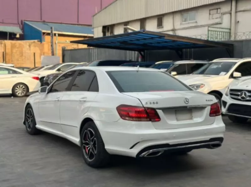Mercedes-Benz E350   - 2010