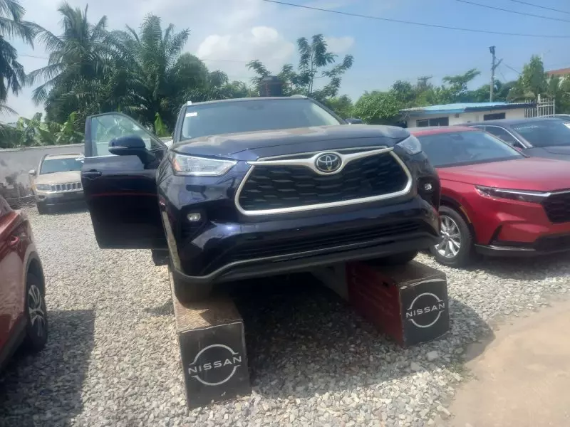 Toyota Highlander   - 2022
