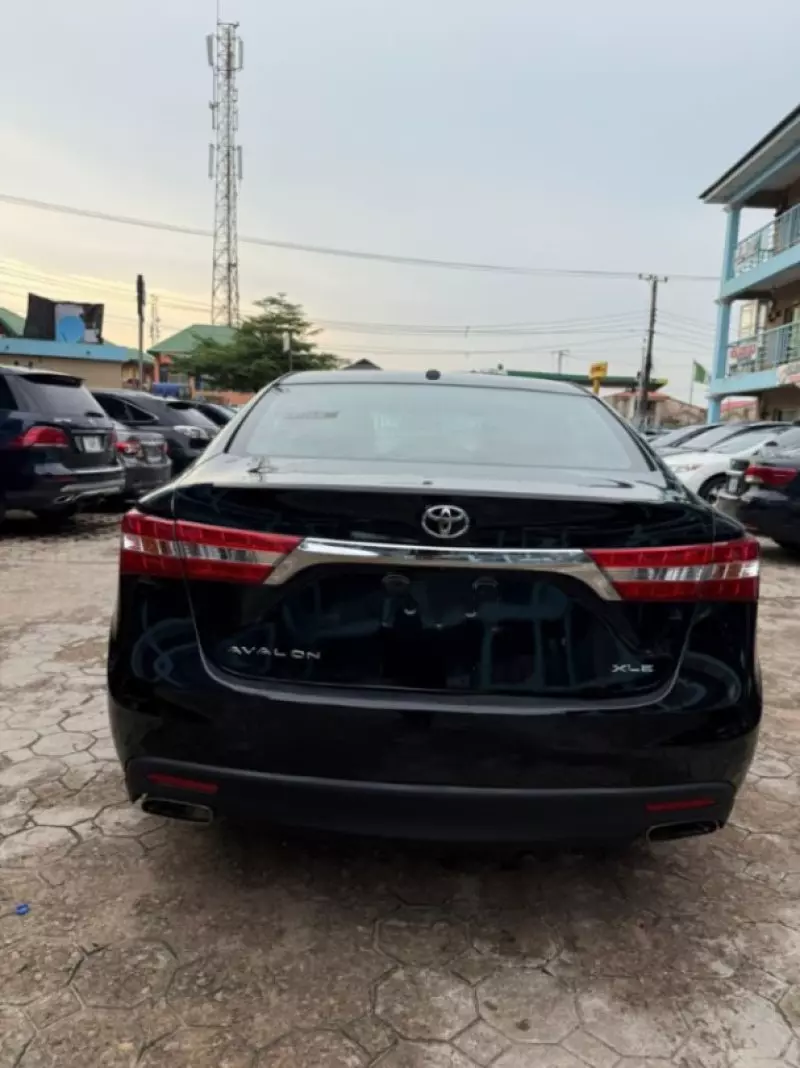 Toyota Avalon   - 2014